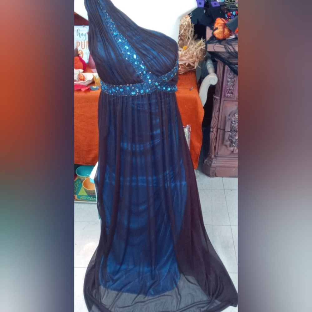 Plus size formals - Picture 3 of 16